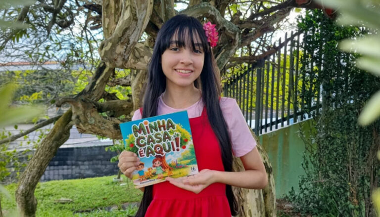 Marcela Rosa lança novo livro